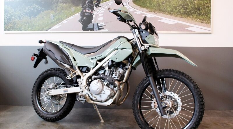 ＫＬＸ２３０シェルパ　スーパーローダウン展示中！